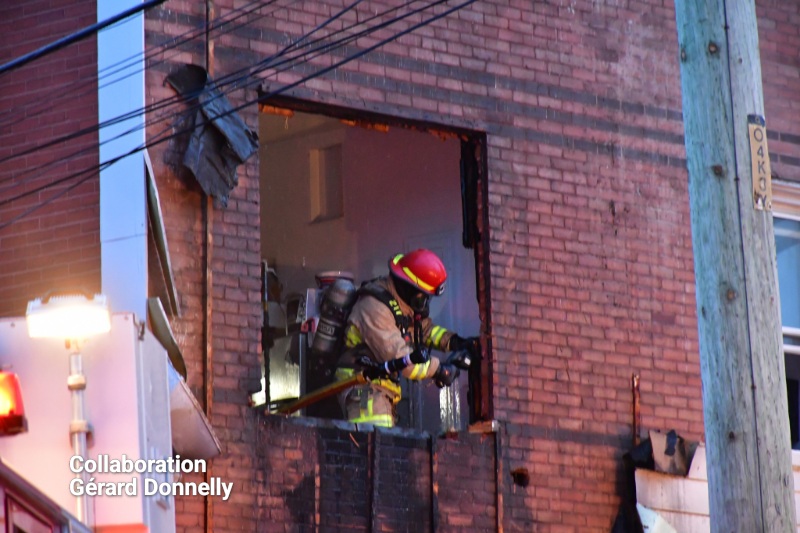 Important incendie dans un bâtiment commercial du chemin Royal est considéré comme suspect à Beauport