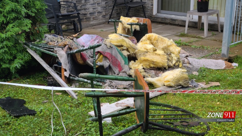Incendie à Québec : les pompiers ont secouru une personne coincée dans son logement en feu