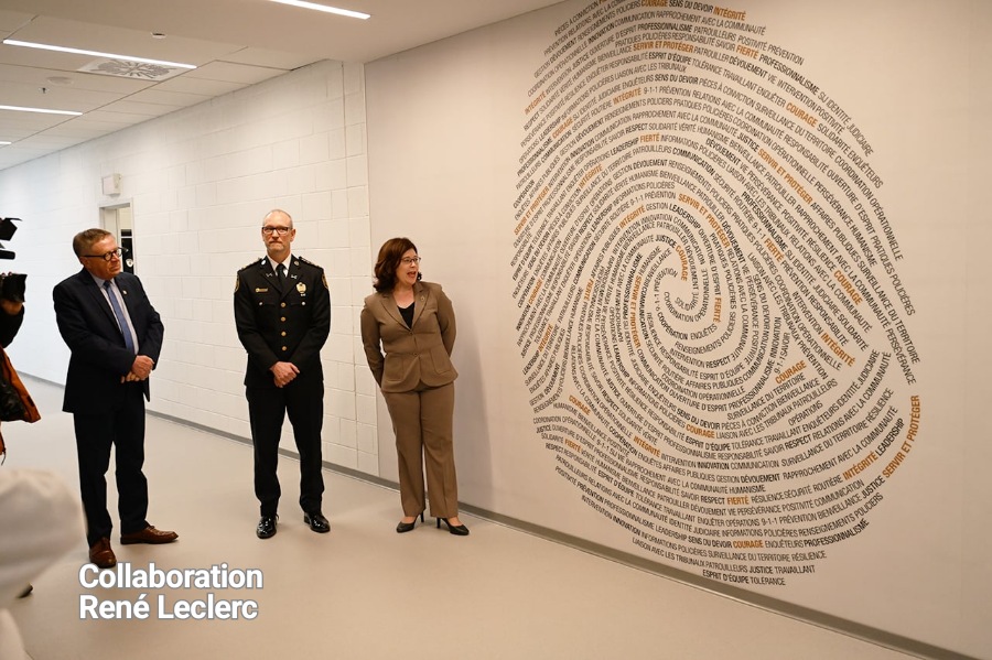 Messenger creation F1CBED90 8996 43CF BAAF 5D9B8BF43CF71W