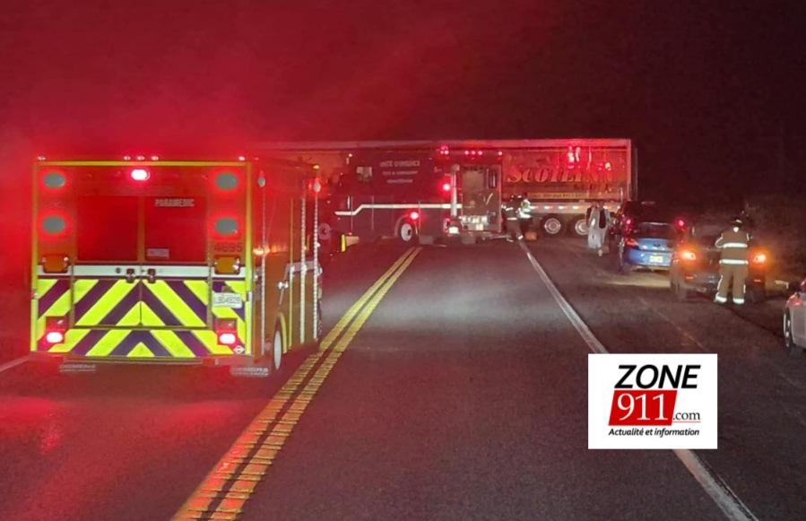 DERNIÈRE HEURE - Accident majeur sur l'autoroute 55 un véhicule encastré sous une remorque