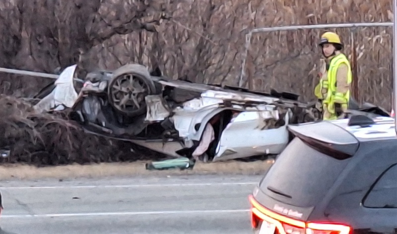 Un accident qui ne passe pas inaperçu – Une voiture se renverse sur le toit
