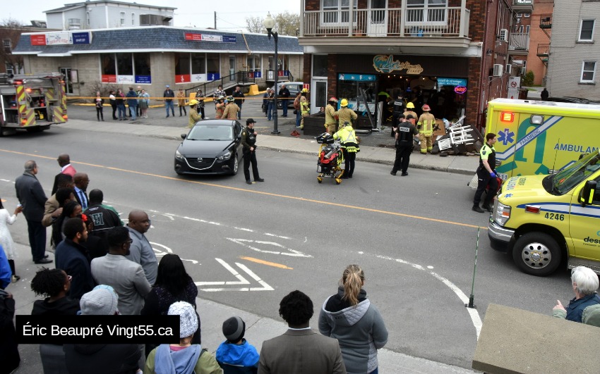 Artistique Café Accident Crédit photo Eric Beaupré Vingt55 Tous droits resservés 0241W