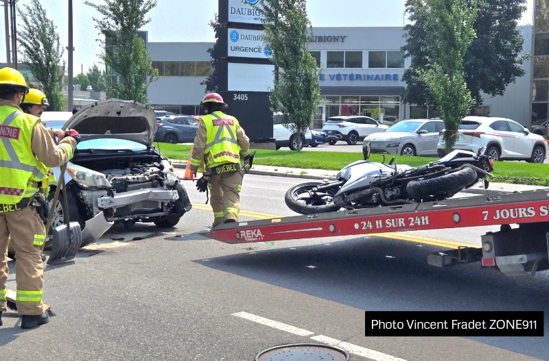 Collision entre une moto et un véhicule sur le boulevard Hamel à Québec