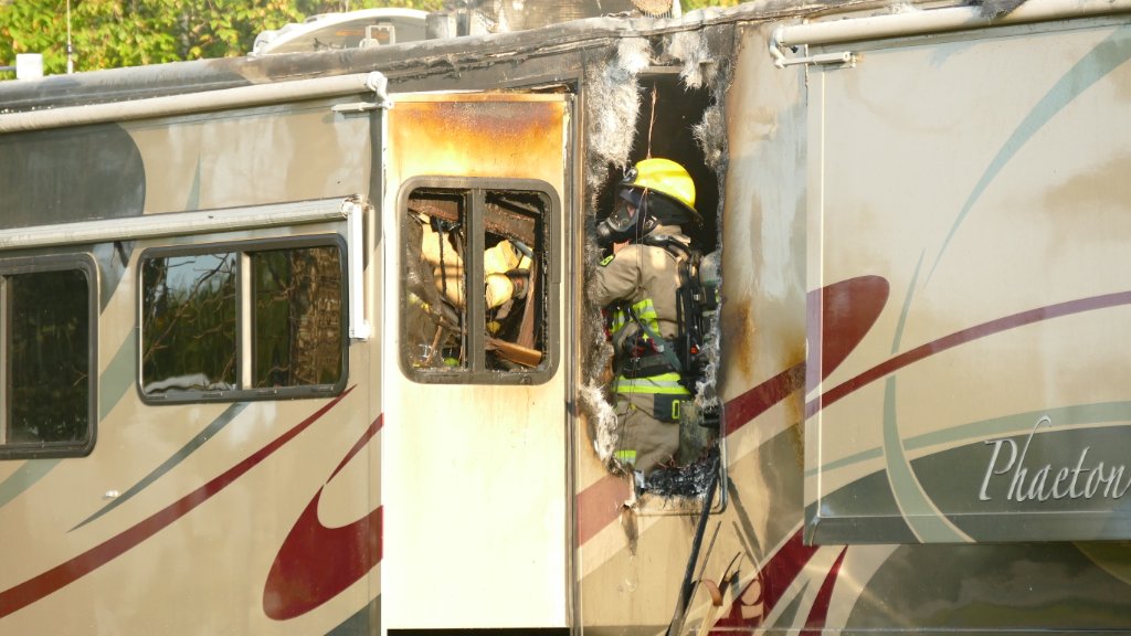 Incendie d’un motorisé sur un terrain de camping à Beauport   
