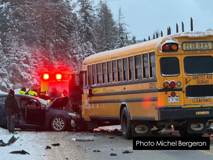 Accident impliquant un autobus scolaire à Shannon : une personne transportée à l’hôpital