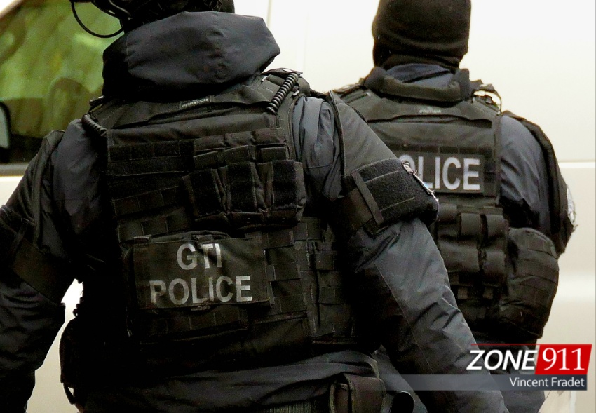 Deux frappes policières à Québec