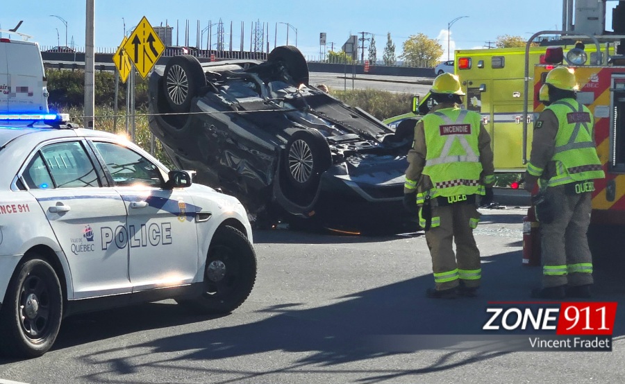 Accident à Québec : un VUS se renverse sur le toit sur la rue Bouvier 